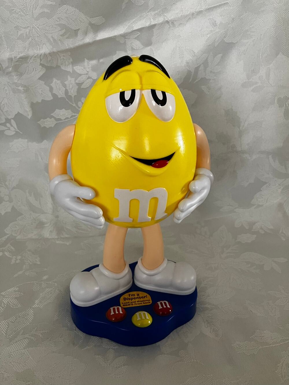 M&M's World Yellow M&M Stand Up Candy Dispenser 10.5" Providence 91043 Mars 2012